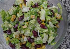 سلطة الخس بالفاصولياء الحمراء