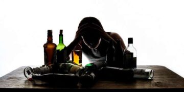 الخمر: مابين أوهام المرح ودوامات الاكتئاب