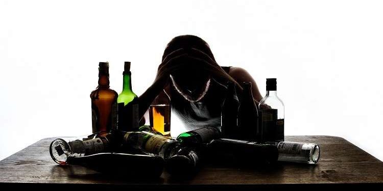 الخمر: مابين أوهام المرح ودوامات الاكتئاب