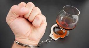 الخمر: مابين أوهام المرح ودوامات الاكتئاب