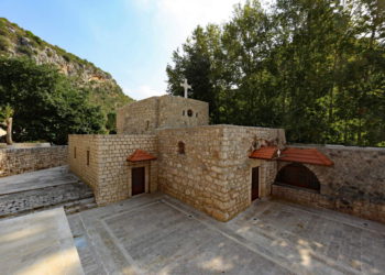 كنيسة مار سركيس وباخوس (كفتون) – كنائس لبنان