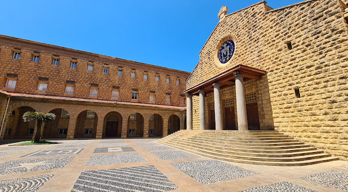 بازيليك سيدة الأيقونة العجائبية للآباء اللعازريين(بيروت) – كنائس لبنان