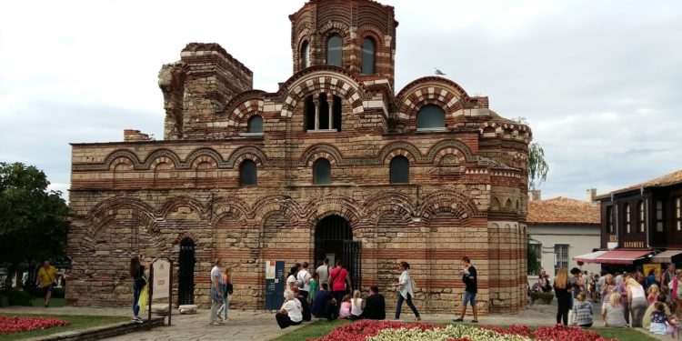 كنيسة المسيح الضابط الكل (نيسيبار – بلغاريا) – كنائس متفرقة