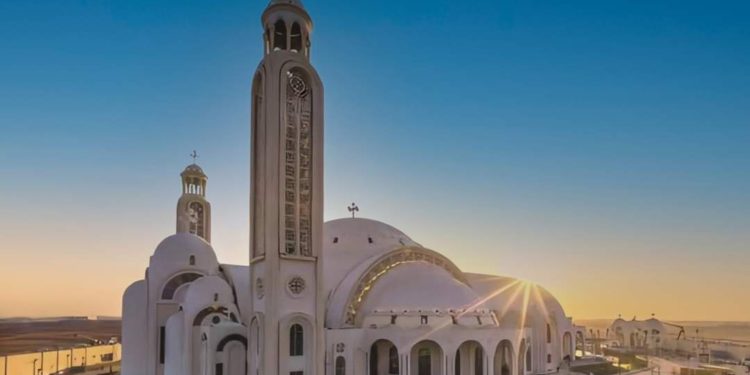 كاتدرائية ميلاد المسيح بمصر (أكبر كنيسة في الشرق الأوسط) – كنائس متفرقة