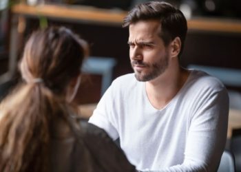 الشعور بالدونية.. أعراض الإصابة بـ”عقدة النقص” وطرق علاجها