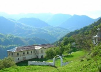 دير القديسة مارينا (جبل لانجا – ألبانيا) – كنائس متفرقة