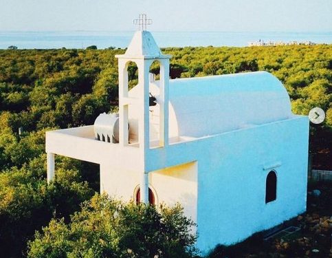 كنيسة سيِّدة الخرايب الحرشية (عيدها في ٢١ أيلول عيد ميلاد العذراء في التقويم الشرقي) – أنفة – كنائس لبنان