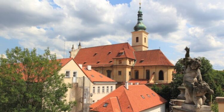 كنيسة السيدة المنتصرة والطفل يسوع في براغ – كنائس متفرقة