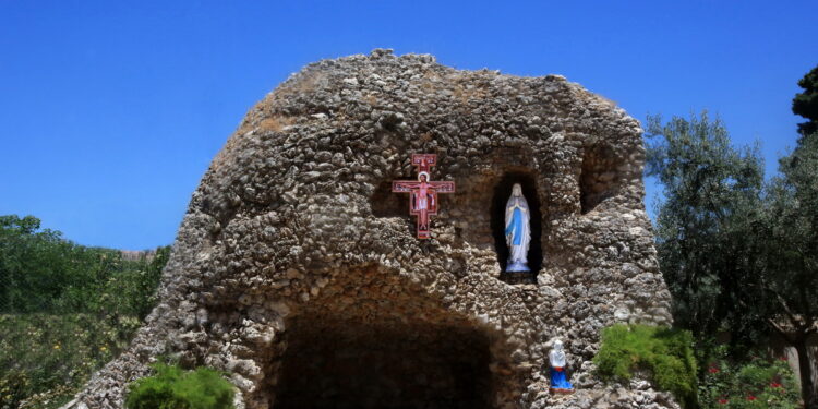 مزار سيّدة لورد – غزير – كنائس لبنان