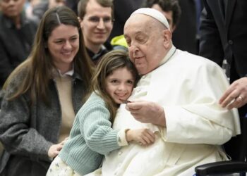 البابا فرنسيس يتابع تعافيه في المستشفى