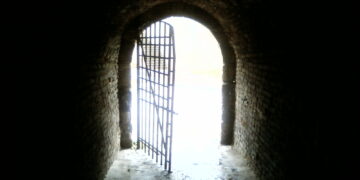 ساعة سجود-“القيامة: من الظلمة إلى النور”