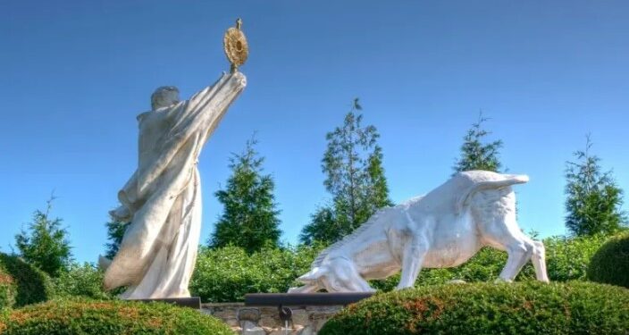 في شهر القربان من معجزات سرّ الإفخارستيا – هل أنت من المؤمنين بعظمته أم من المتشكّكين!