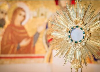 القربان المقدّس في عيون عشرة قدّيسين من الكنيسة الكاثوليكية