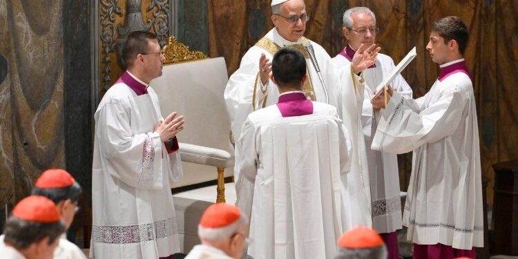 عظةً أولى للبابا لاوُن الرابع عشر: دعوتنا هي أن نشهد بفرح