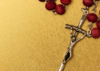 أهمية المسبحة الوردية في ممارسات الصلاة الكاثوليكية