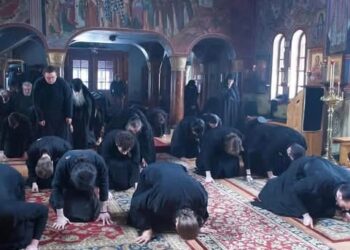 ” الرُّكُوْعُ ثلاثَ مرَّاتٍ، فِي صَلَاةِ السَّجْدَةِ،  عَشِيَّةَ أَحَدِ العَنْصَرَة”