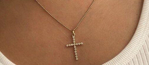 صلاة على صليب يلبس في العنق أو على الصدر