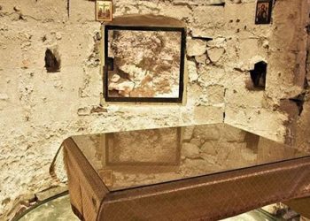 كنيسة آدم تحت مذبح الجلجثة في كنيسة القيامة – كنائس القدس