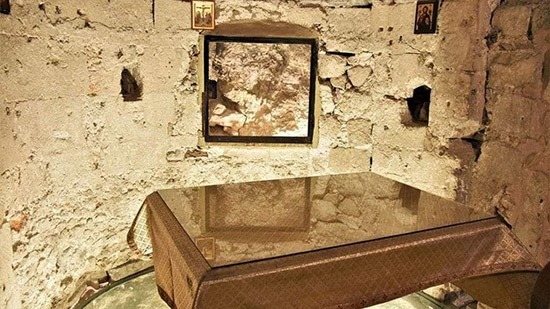 كنيسة آدم تحت مذبح الجلجثة في كنيسة القيامة – كنائس القدس