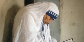 كتبت الأم تيريزا هذه الكلمات على جدار منزلها للأطفال في كلكتا بالهند