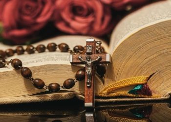 المسبحة الورديّة تأمّلٌ في وجه يسوع مع أمّه مريم