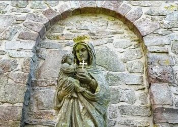 مريم العذراء الطفلة السماوية المثلثة القداسة