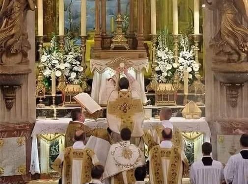 أهمية حضور قداس الأحد – ذرائع التغيب وكيف نتجنبها!