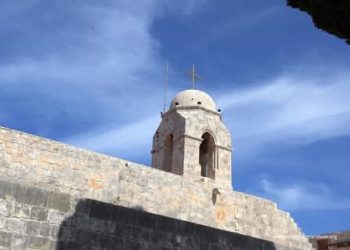 لماذا تُقرع أجراس الكنيسة؟ وكيف بدأت هذه العادة؟