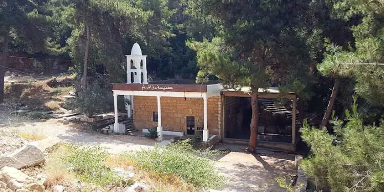 كنيسة مار أفرام الأثرية – درعون – كنائس لبنان