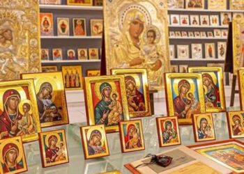 مقارنة جميلة بين دور المرأة في الأسرة وبين أيقونات والدة الإله العجائبية المتعددة