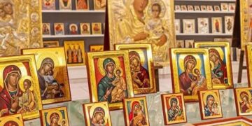 مقارنة جميلة بين دور المرأة في الأسرة وبين أيقونات والدة الإله العجائبية المتعددة