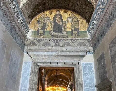 دليل شامل عن فسيفساء كنيسة آيا صوفيا – كنائس تركيا