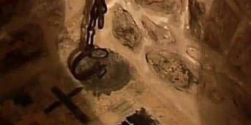 زنزانة القديس الرسول بطرس فى أورشليم القدس والسلسلة التى قيد بها