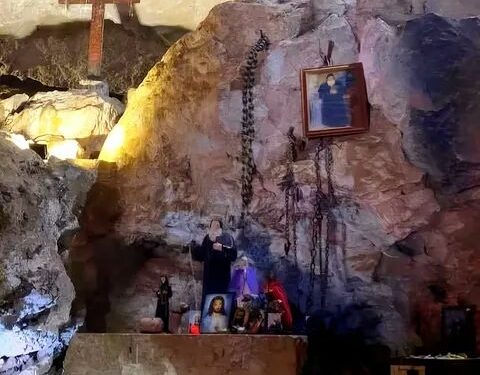 قصة المغارة العجائبية في دير مار أنطونيوس – قزحيا