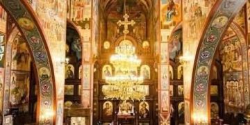 الوقوف أثناء القداس الإلهي