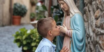 من عجائب والدة الإله مع الطفل جبرائيل !!